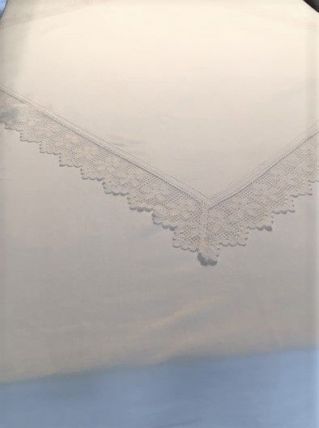 Nappe en lin  2.30mx1.40m et surnappe dentelle 95x100