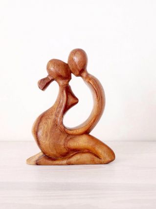 statuette couple