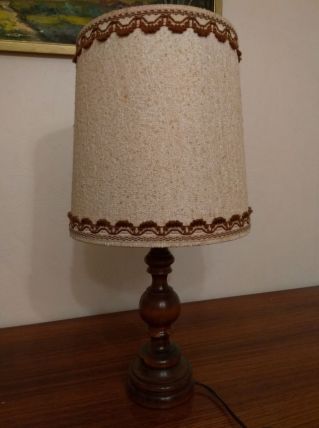 Lampe avec pied en bois
