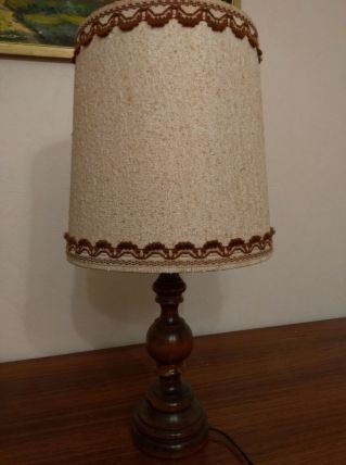 Lampe avec pied en bois