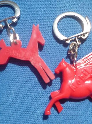 lot  2 anciens porte clefs publicitaires