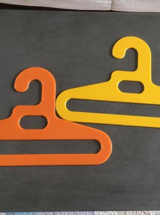 Cintres plastiqueS Ingo Maurer