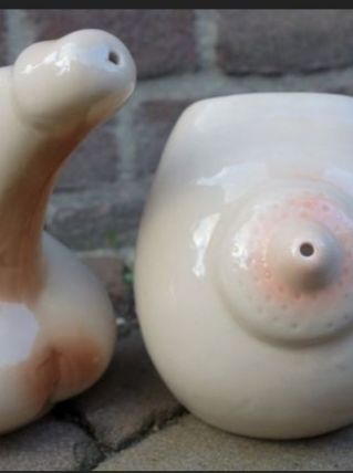 Curiosité erotique tasse cruche brocante