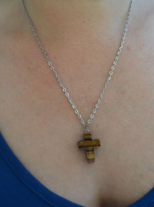 pendentif croix en pierre oeil de tigre 