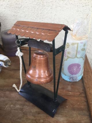 Jolie petite cloche suspendue