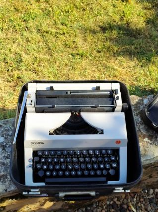 Machine a écrire olympia regina Deluxe