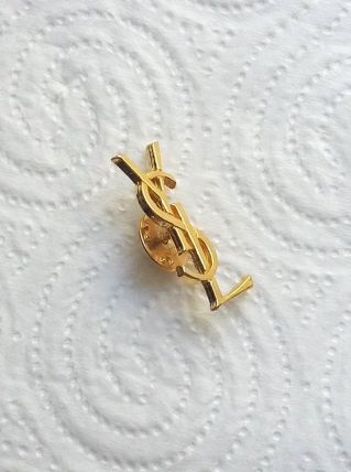 Pin’s yves Saint Laurent 