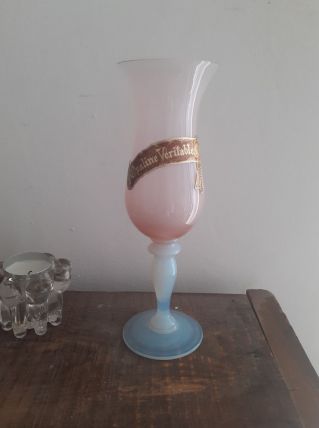 Verre opaline rose 