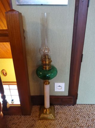 Belle lampe à pétrole Empire 