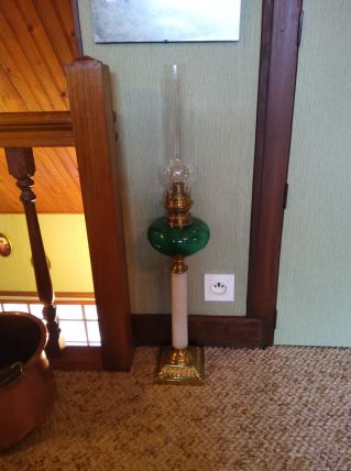 Belle lampe à pétrole Empire 