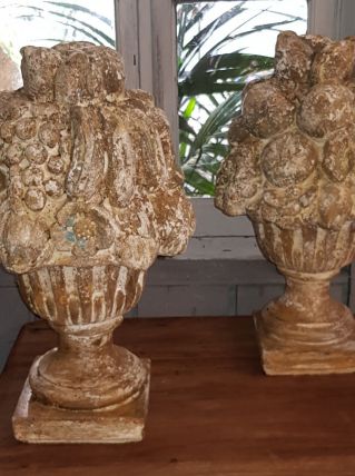 Paire de pots fleuris en pierre, belle patine