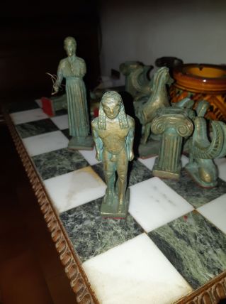 Échiquier en bronze 32 pièces pièce unique 
