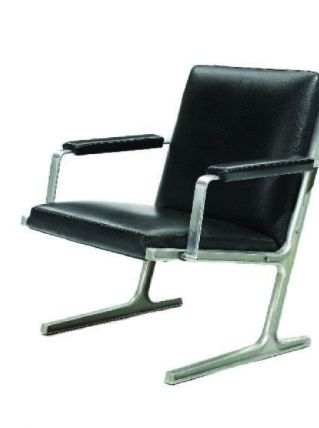 Ditte Heath, Adrian Heath: Un fauteuil en cuir artificiel
