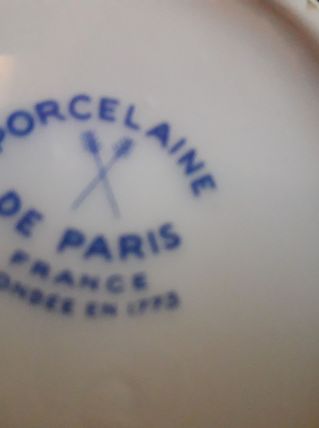Petit vase en porcelaine de Paris