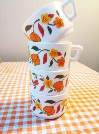 Lot de 4 tasses Arcopal vintage