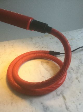Lampe flexible rouge