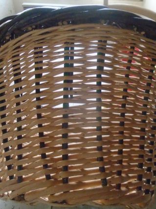 Panier en osier tressé