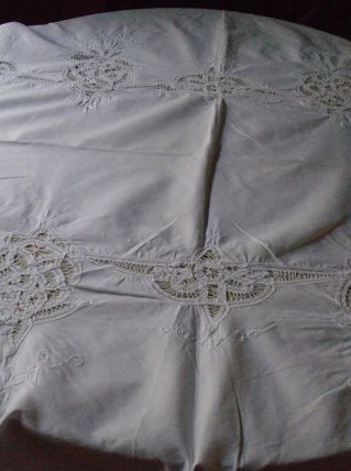 Nappe brodée 12 couverts