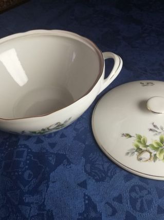 Très joli soupière ou légumier en porcelaine comme neuf