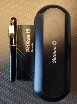 stylo pelikan Souveran noir et plaqué or en tbe