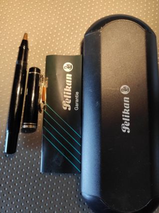 stylo pelikan Souveran noir et plaqué or en tbe