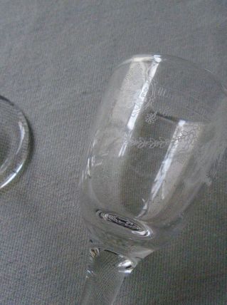 2 verres à liqueur gravés
