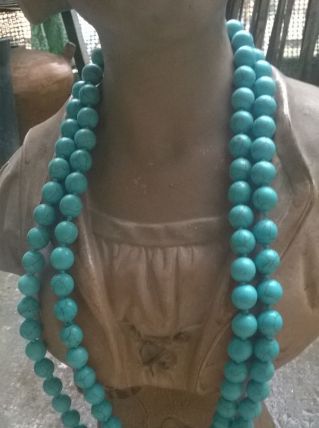 Sautoir  en perle de turquoise reconstituée