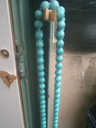 Sautoir  en perle de turquoise reconstituée