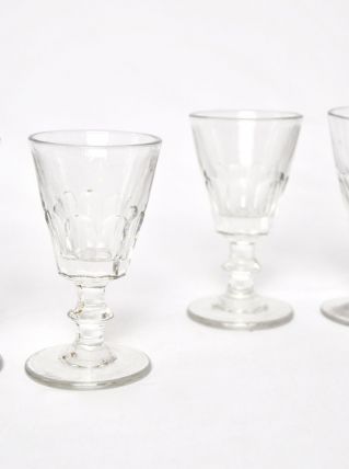 6 petits verres à pied