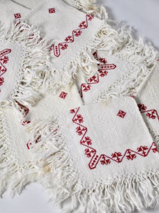 12 serviettes brodées frangées