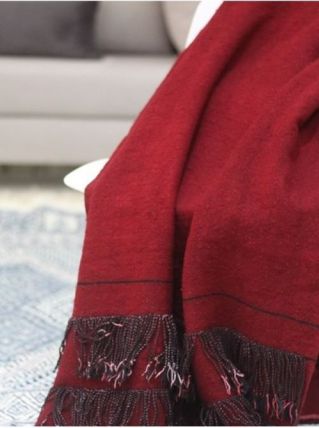 Plaid vintage fait main en laine rouge avec franges noirs