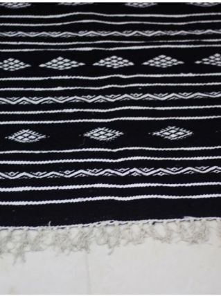 Tapis kilim berbère fait main en laine noir