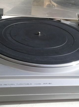 platine vinyle AKAI AP-81