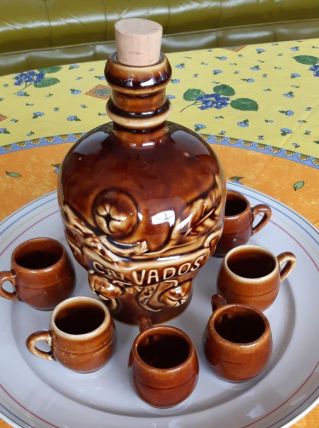 service à liqueur vintage en barbotine