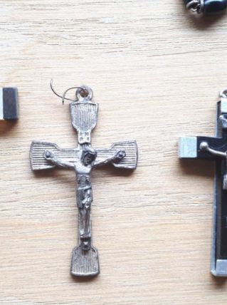 Chapelet de prière et 2 croix 