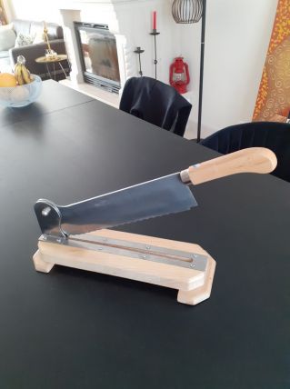 Coupe-pain mécanique 