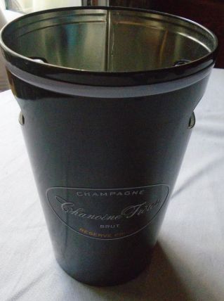 Sceau en métal laqué