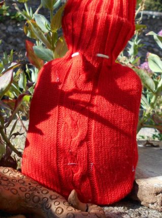 BOUILLOTTE VINTAGE ROUGE HABILLEE DE LAINE VINTAGE 