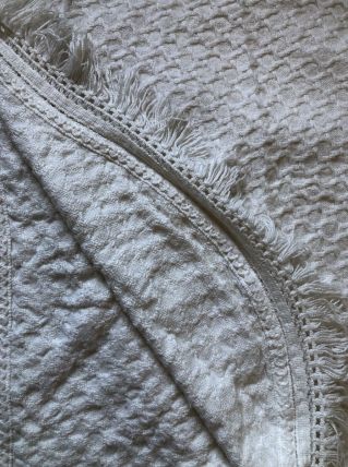 Couvre lit en crochet écru 