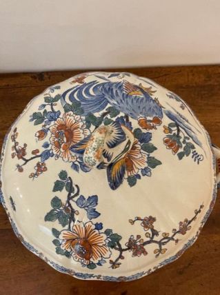 deux soupière Gien décor thème pivoine et aux coqs multicolo