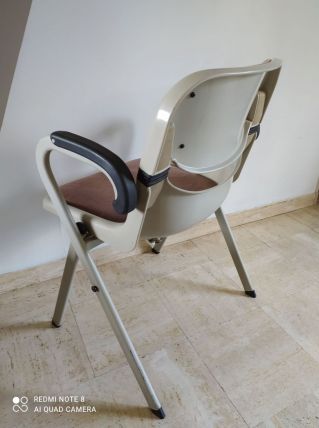 rare chaise avec accoudoir modele DORSAL par Piretti