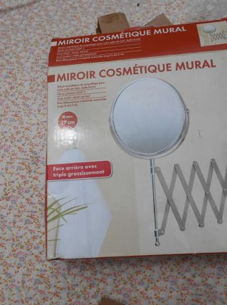 MIROIR MURAL PLIANT GROSSISSANT AVEC BOITE 