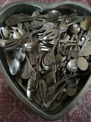 TRES GROS LOT PETITES CUILLERES DE VILLES &amp; MONUMENTS 