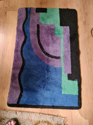 tapis geometrique flash style pour salle de bain vintage ave