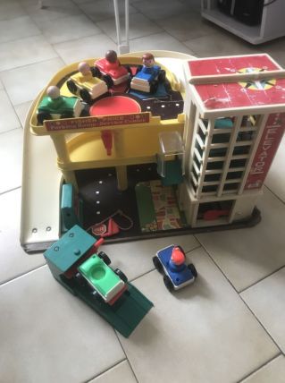 Ancien Garage Fisher Price Vintage Vendu Avec Voitures Et Ac