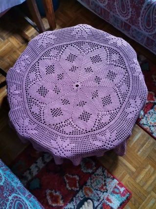Nappe ronde en crochet fait main couleur vieux rose