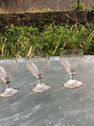 4 verres à liqueur