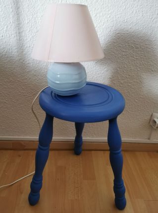 Tabouret vintage  en bois massif. 