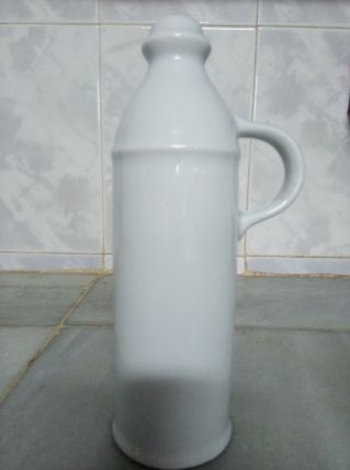 Belle cruche en porcelaine