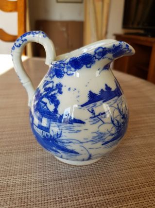 Vase vintage  en porcelaine 